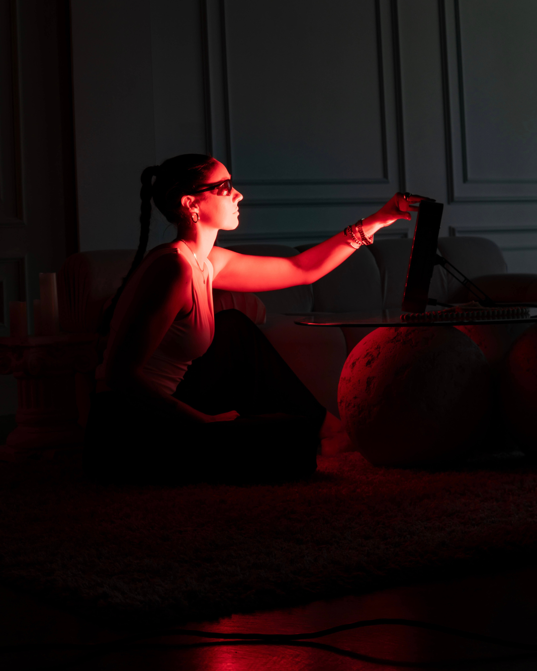 The Small Panel Red Light Therapy Device For Pain Relief And Skin Rejuvenation