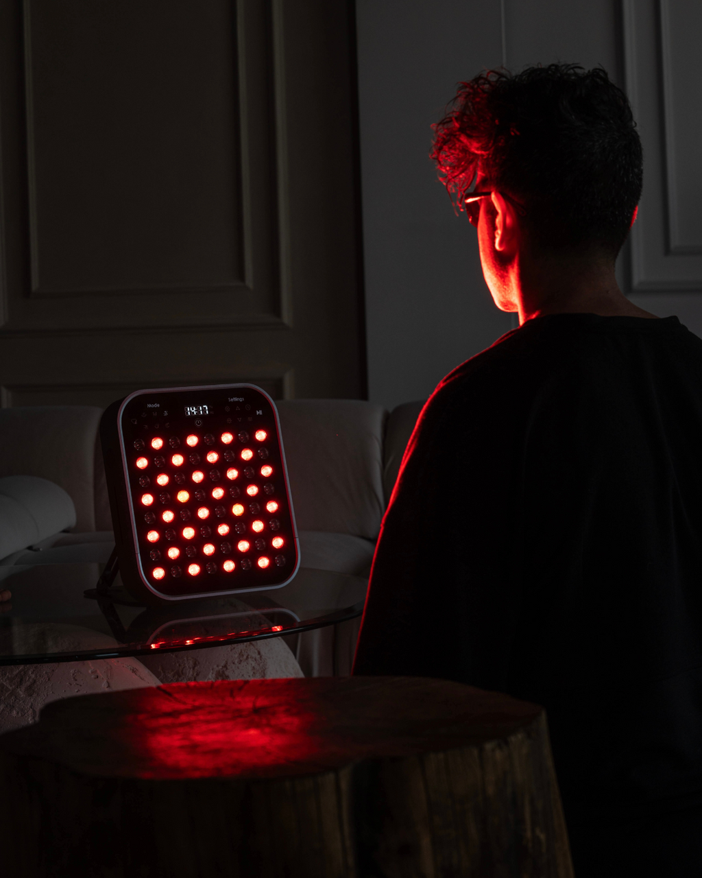 The Small Panel Red Light Therapy Device For Pain Relief And Skin Rejuvenation