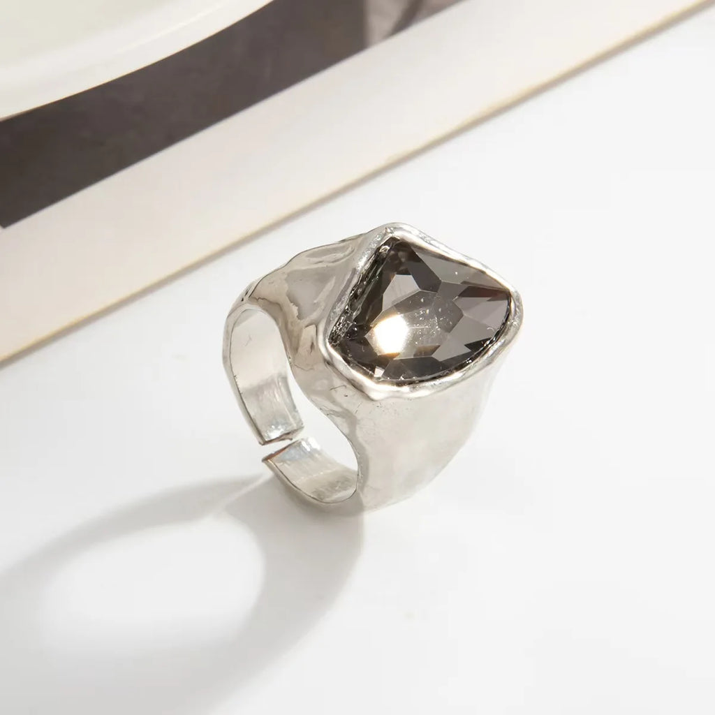 Elevate Adjustable Ring I Chic Ring that Elevates Your Look from the Boardroom to the Stadium