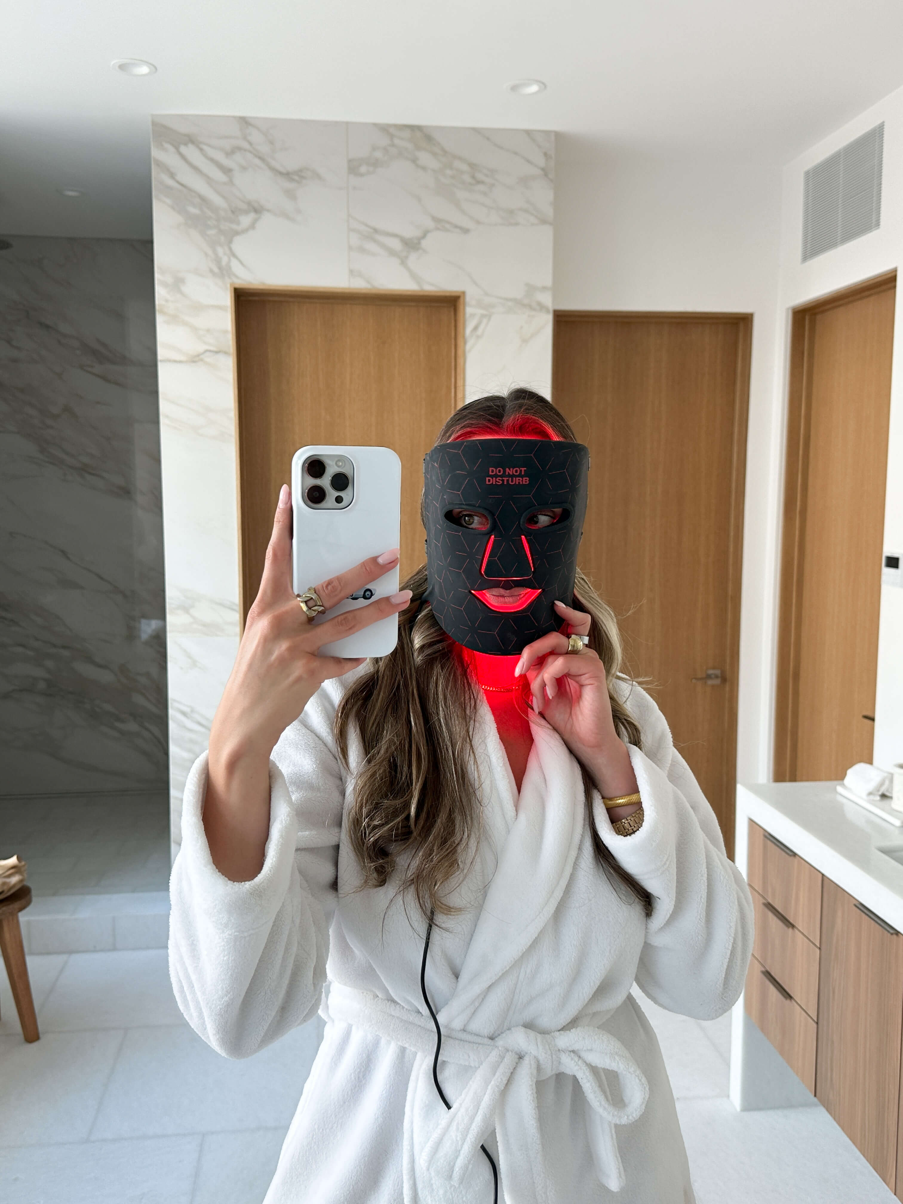 The Mask LED Light Therapy Mask For Acne And Skin Rejuvenation
